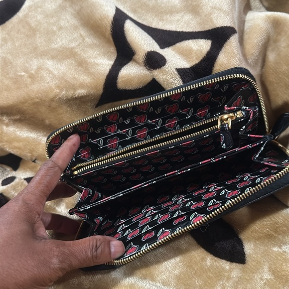 Prada long wallet new - Picture 2 of 4